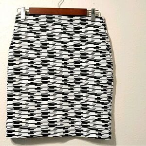 LOFT Black and White Patterned Pencil Skirt